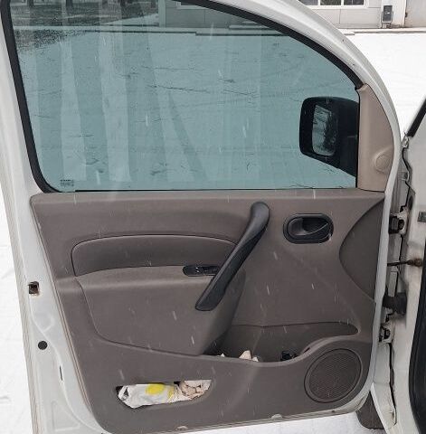 Белый Рено Кенгу Экспресс, объемом двигателя 1.5 л и пробегом 401 тыс. км за 4700 $, фото 14 на Automoto.ua