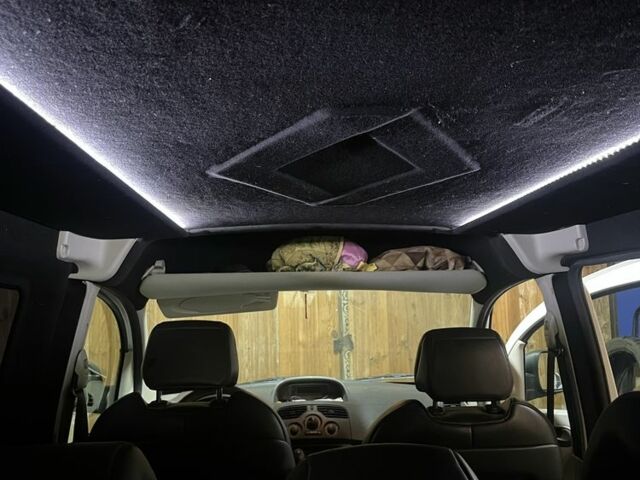 Белый Рено Кенгу Экспресс, объемом двигателя 1.5 л и пробегом 198 тыс. км за 6500 $, фото 8 на Automoto.ua