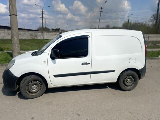 Белый Рено Кенгу Экспресс, объемом двигателя 1.5 л и пробегом 435 тыс. км за 4999 $, фото 3 на Automoto.ua