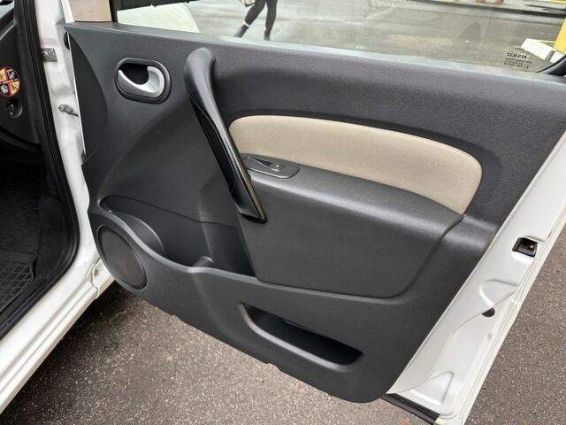 Белый Рено Кенгу Экспресс, объемом двигателя 1.5 л и пробегом 190 тыс. км за 7500 $, фото 11 на Automoto.ua