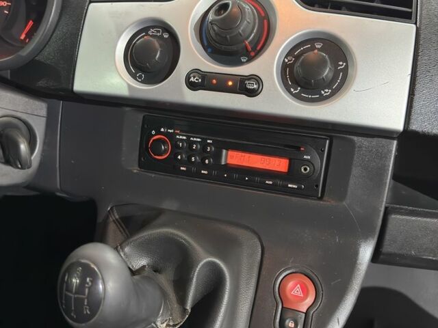 Білий Рено Кєнгу Експресс, об'ємом двигуна 1.5 л та пробігом 273 тис. км за 3999 $, фото 8 на Automoto.ua