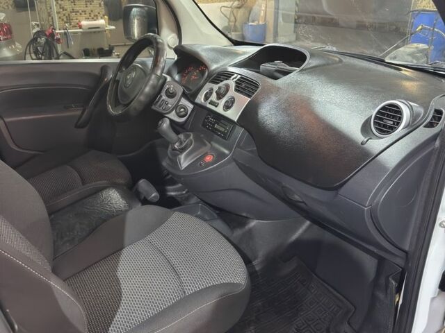 Білий Рено Кєнгу Експресс, об'ємом двигуна 1.5 л та пробігом 273 тис. км за 3999 $, фото 9 на Automoto.ua