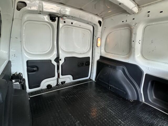 Белый Рено Кенгу Экспресс, объемом двигателя 1.4 л и пробегом 300 тыс. км за 4300 $, фото 11 на Automoto.ua