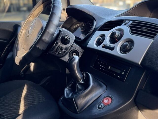 Белый Рено Кенгу Экспресс, объемом двигателя 1.5 л и пробегом 236 тыс. км за 3800 $, фото 7 на Automoto.ua