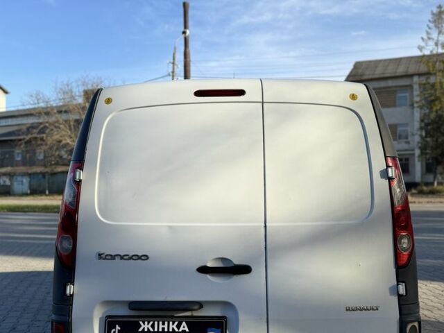 Белый Рено Кенгу Экспресс, объемом двигателя 1.5 л и пробегом 236 тыс. км за 3800 $, фото 5 на Automoto.ua