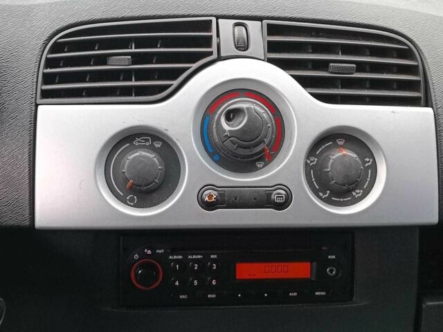 Білий Рено Кєнгу Експресс, об'ємом двигуна 1.5 л та пробігом 330 тис. км за 6490 $, фото 13 на Automoto.ua