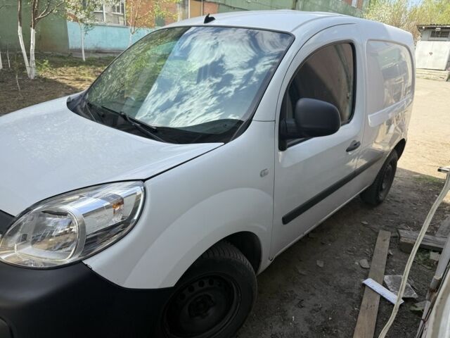 Белый Рено Кенгу Экспресс, объемом двигателя 1.5 л и пробегом 405 тыс. км за 4900 $, фото 2 на Automoto.ua