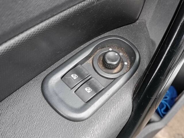 Білий Рено Кєнгу Експресс, об'ємом двигуна 1.5 л та пробігом 330 тис. км за 6490 $, фото 18 на Automoto.ua