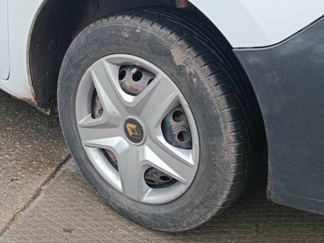 Білий Рено Кєнгу Експресс, об'ємом двигуна 1.5 л та пробігом 330 тис. км за 6490 $, фото 5 на Automoto.ua