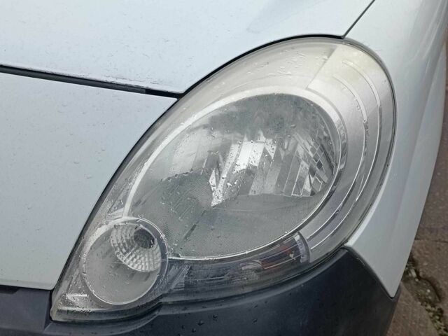 Білий Рено Кєнгу Експресс, об'ємом двигуна 1.5 л та пробігом 330 тис. км за 6490 $, фото 4 на Automoto.ua