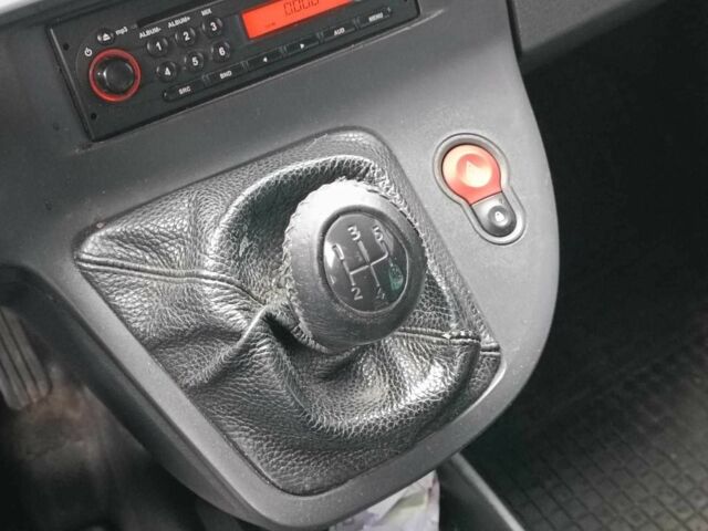 Білий Рено Кєнгу Експресс, об'ємом двигуна 1.5 л та пробігом 330 тис. км за 6490 $, фото 12 на Automoto.ua