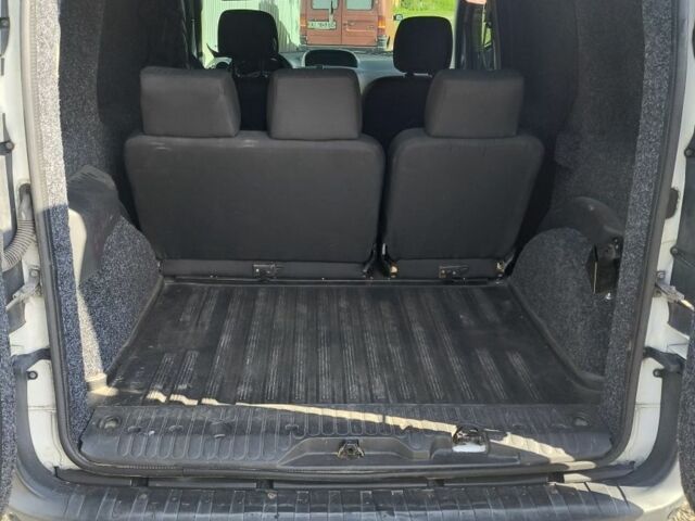 Белый Рено Кенгу Экспресс, объемом двигателя 1.5 л и пробегом 330 тыс. км за 6500 $, фото 5 на Automoto.ua