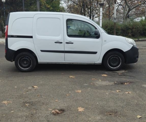 Белый Рено Кенгу Экспресс, объемом двигателя 1.5 л и пробегом 234 тыс. км за 4999 $, фото 3 на Automoto.ua