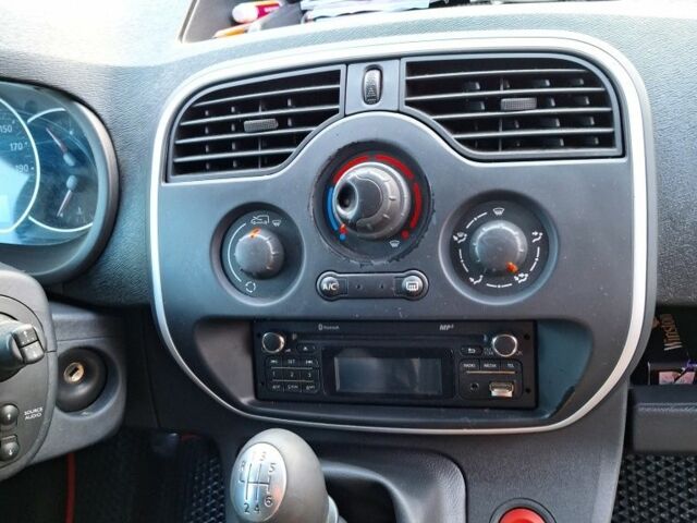 Белый Рено Кенгу Экспресс, объемом двигателя 1.5 л и пробегом 210 тыс. км за 9200 $, фото 6 на Automoto.ua