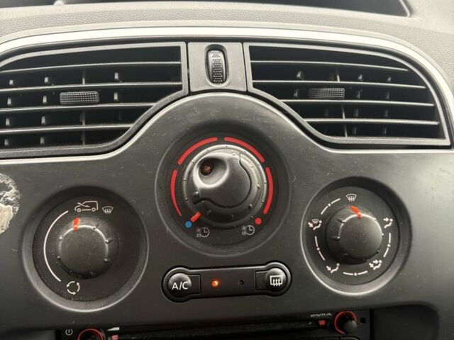 Білий Рено Кєнгу Експресс, об'ємом двигуна 0 л та пробігом 130 тис. км за 8199 $, фото 20 на Automoto.ua