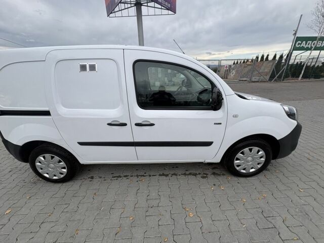 Білий Рено Кєнгу Експресс, об'ємом двигуна 0 л та пробігом 130 тис. км за 8199 $, фото 8 на Automoto.ua