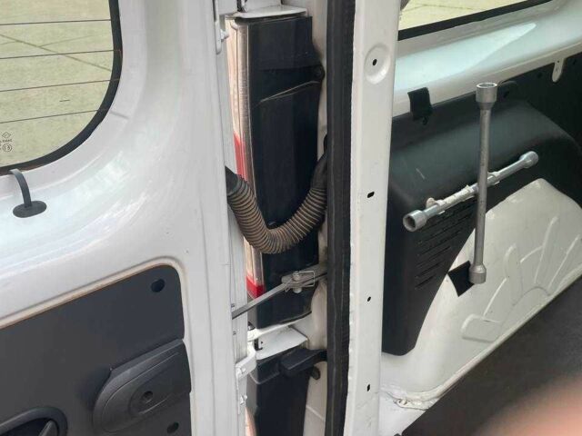 Белый Рено Кенгу Экспресс, объемом двигателя 1.5 л и пробегом 114 тыс. км за 11500 $, фото 18 на Automoto.ua