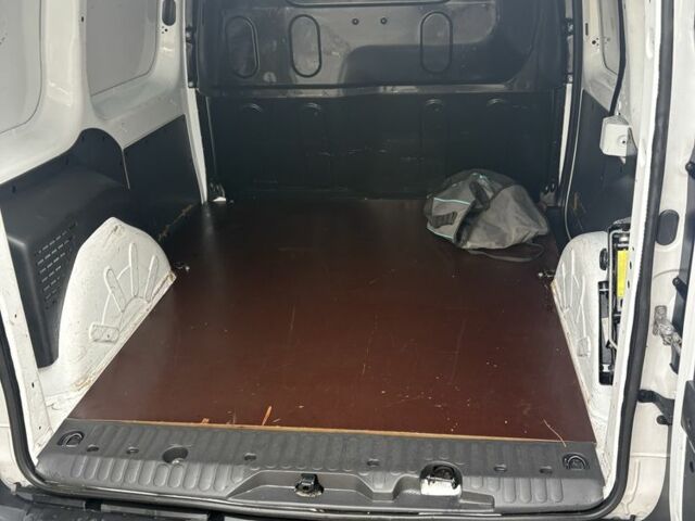 Білий Рено Кєнгу Експресс, об'ємом двигуна 0 л та пробігом 130 тис. км за 8199 $, фото 7 на Automoto.ua