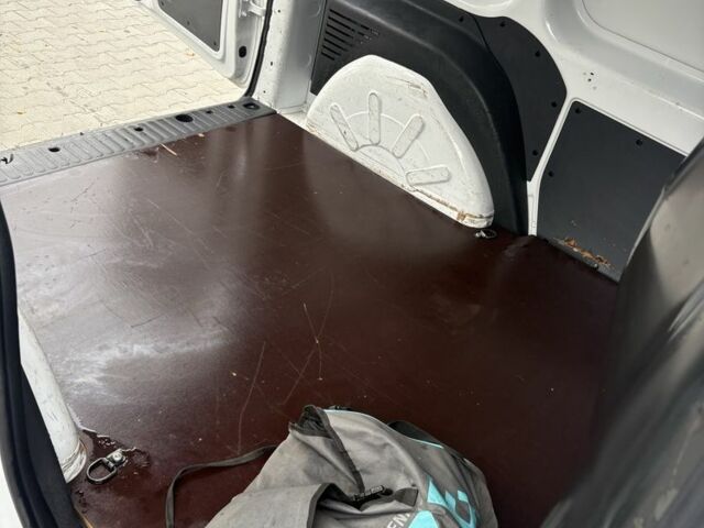 Білий Рено Кєнгу Експресс, об'ємом двигуна 0 л та пробігом 130 тис. км за 8199 $, фото 13 на Automoto.ua