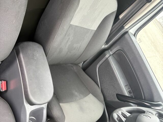 Білий Рено Кєнгу Експресс, об'ємом двигуна 0 л та пробігом 130 тис. км за 8199 $, фото 16 на Automoto.ua