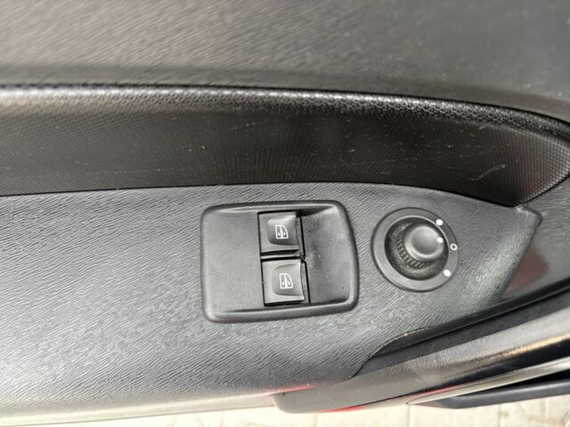 Білий Рено Кєнгу Експресс, об'ємом двигуна 0 л та пробігом 130 тис. км за 8199 $, фото 18 на Automoto.ua