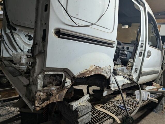 Белый Рено Кенгу Экспресс, объемом двигателя 2 л и пробегом 200 тыс. км за 800 $, фото 7 на Automoto.ua