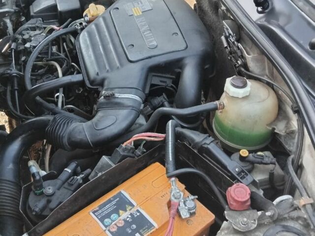 Белый Рено Кенгу Экспресс, объемом двигателя 1.9 л и пробегом 200 тыс. км за 1650 $, фото 2 на Automoto.ua