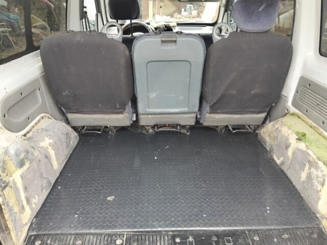 Белый Рено Кенгу Экспресс, объемом двигателя 1.1 л и пробегом 339 тыс. км за 2700 $, фото 4 на Automoto.ua