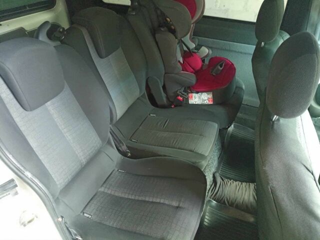 Белый Рено Кенгу Экспресс, объемом двигателя 1.5 л и пробегом 231 тыс. км за 4100 $, фото 9 на Automoto.ua