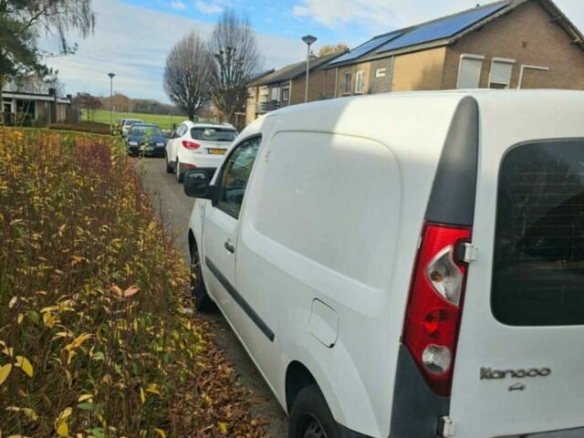 Белый Рено Кенгу Экспресс, объемом двигателя 1.5 л и пробегом 228 тыс. км за 1893 $, фото 3 на Automoto.ua