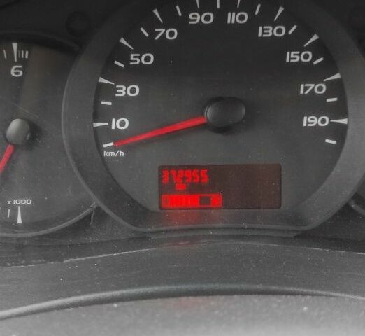 Белый Рено Кенгу Экспресс, объемом двигателя 1.5 л и пробегом 372 тыс. км за 5100 $, фото 8 на Automoto.ua