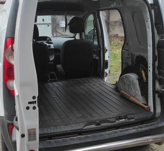 Белый Рено Кенгу Экспресс, объемом двигателя 1.5 л и пробегом 372 тыс. км за 5100 $, фото 10 на Automoto.ua