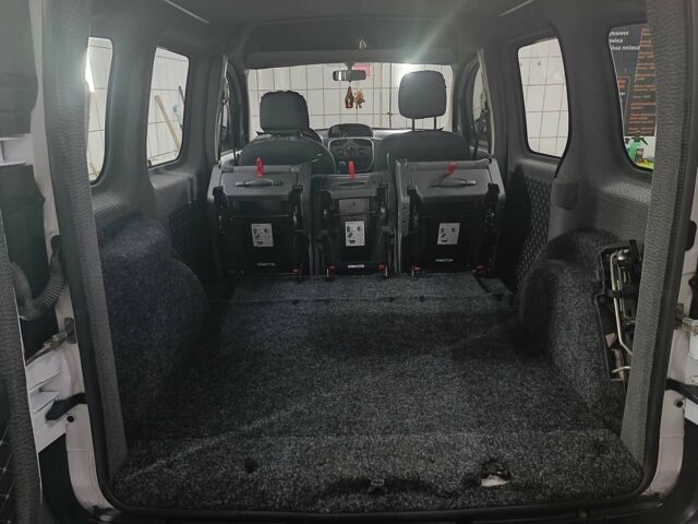 Белый Рено Кенгу Экспресс, объемом двигателя 1.5 л и пробегом 109 тыс. км за 9700 $, фото 13 на Automoto.ua