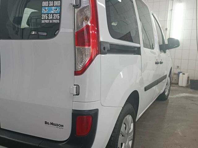 Белый Рено Кенгу Экспресс, объемом двигателя 1.5 л и пробегом 109 тыс. км за 9700 $, фото 5 на Automoto.ua