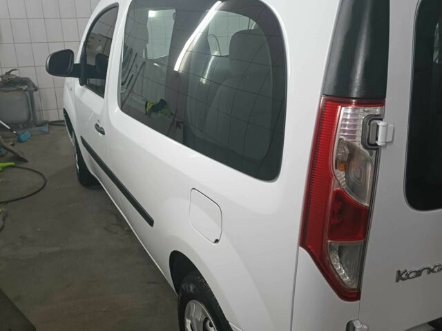 Белый Рено Кенгу Экспресс, объемом двигателя 1.5 л и пробегом 109 тыс. км за 9700 $, фото 2 на Automoto.ua