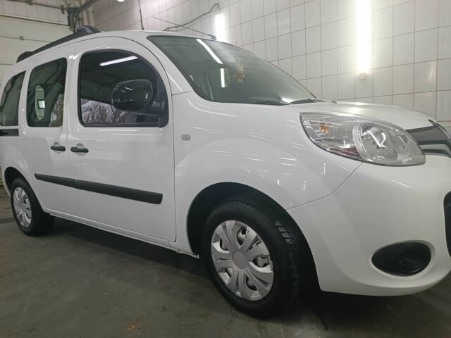 Белый Рено Кенгу Экспресс, объемом двигателя 1.5 л и пробегом 109 тыс. км за 9700 $, фото 9 на Automoto.ua