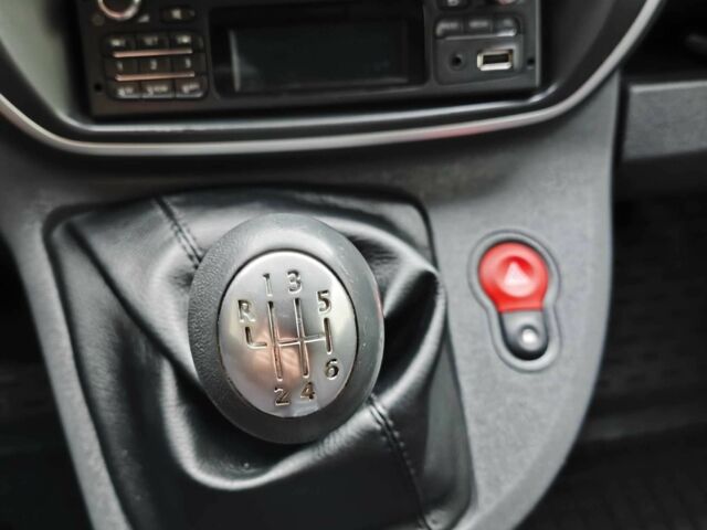 Белый Рено Кенгу Экспресс, объемом двигателя 1.5 л и пробегом 138 тыс. км за 9500 $, фото 3 на Automoto.ua