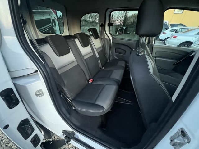 Белый Рено Кенгу Экспресс, объемом двигателя 1.5 л и пробегом 270 тыс. км за 10799 $, фото 17 на Automoto.ua