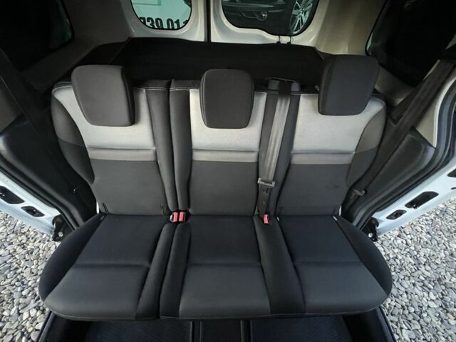 Белый Рено Кенгу Экспресс, объемом двигателя 1.5 л и пробегом 270 тыс. км за 10799 $, фото 18 на Automoto.ua