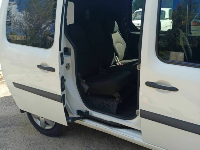 Белый Рено Кенгу Экспресс, объемом двигателя 0 л и пробегом 263 тыс. км за 6800 $, фото 2 на Automoto.ua