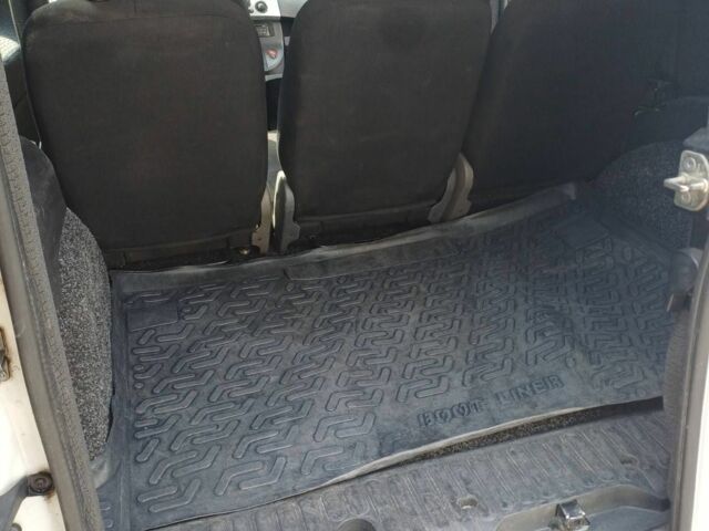 Белый Рено Кенгу Экспресс, объемом двигателя 0 л и пробегом 263 тыс. км за 6800 $, фото 4 на Automoto.ua