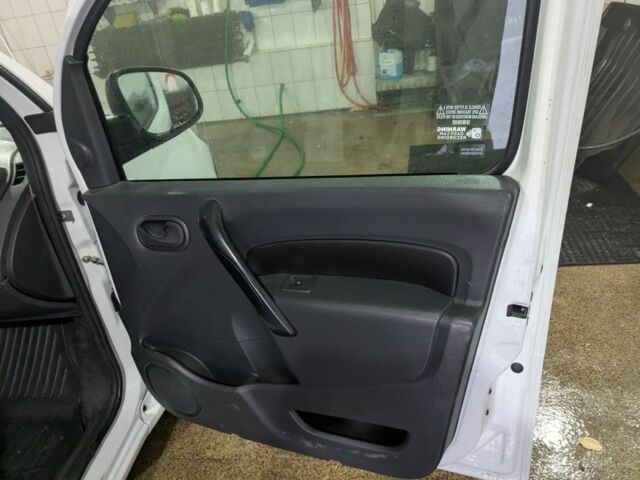 Белый Рено Кенгу Экспресс, объемом двигателя 0 л и пробегом 52 тыс. км за 8750 $, фото 19 на Automoto.ua