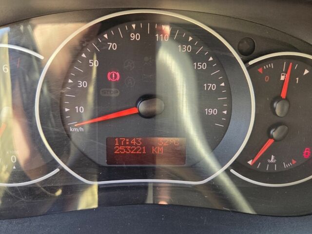 Белый Рено Кенгу Экспресс, объемом двигателя 1.5 л и пробегом 255 тыс. км за 8550 $, фото 13 на Automoto.ua