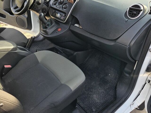 Белый Рено Кенгу Экспресс, объемом двигателя 1.5 л и пробегом 255 тыс. км за 8550 $, фото 10 на Automoto.ua