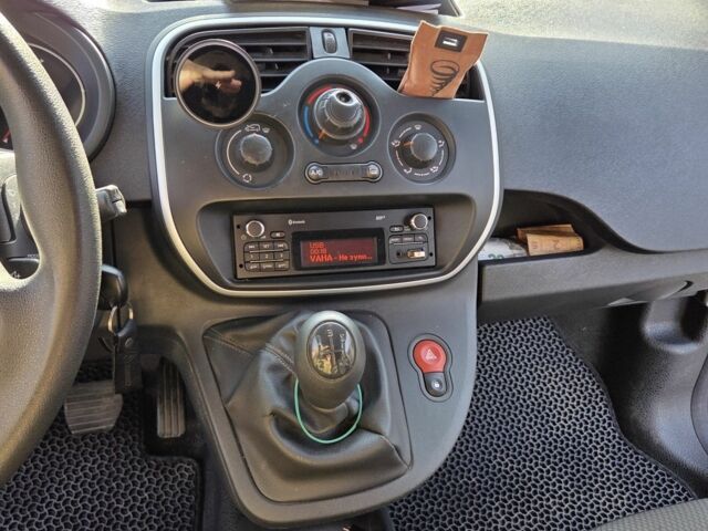 Белый Рено Кенгу Экспресс, объемом двигателя 1.5 л и пробегом 255 тыс. км за 8550 $, фото 11 на Automoto.ua