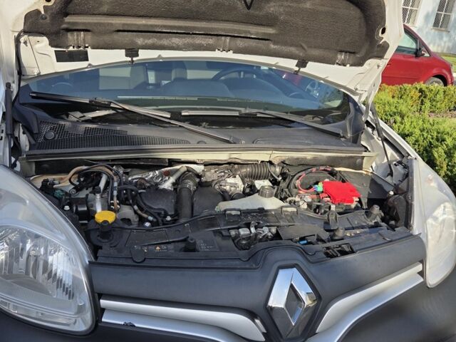 Белый Рено Кенгу Экспресс, объемом двигателя 1.5 л и пробегом 255 тыс. км за 8550 $, фото 8 на Automoto.ua