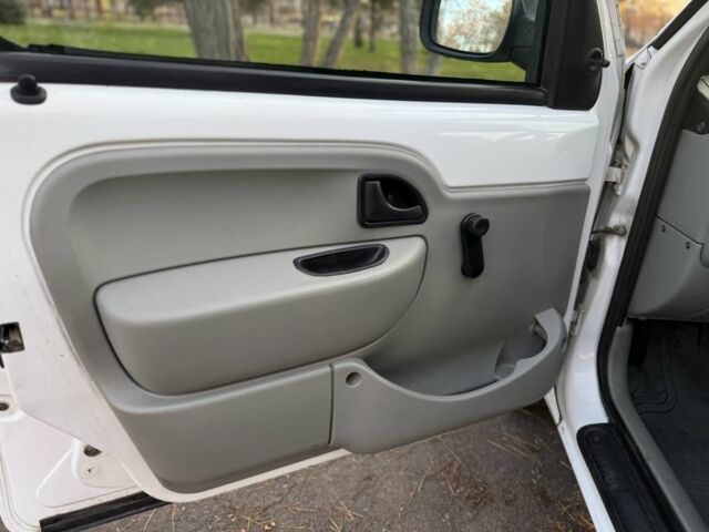 Білий Рено Кєнгу Експресс, об'ємом двигуна 1.5 л та пробігом 303 тис. км за 2300 $, фото 13 на Automoto.ua