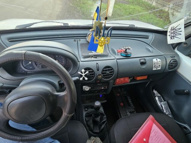 Белый Рено Кенгу Экспресс, объемом двигателя 1.4 л и пробегом 386 тыс. км за 1427 $, фото 7 на Automoto.ua