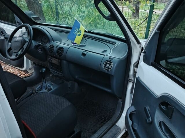 Белый Рено Кенгу Экспресс, объемом двигателя 1.9 л и пробегом 290 тыс. км за 3000 $, фото 5 на Automoto.ua