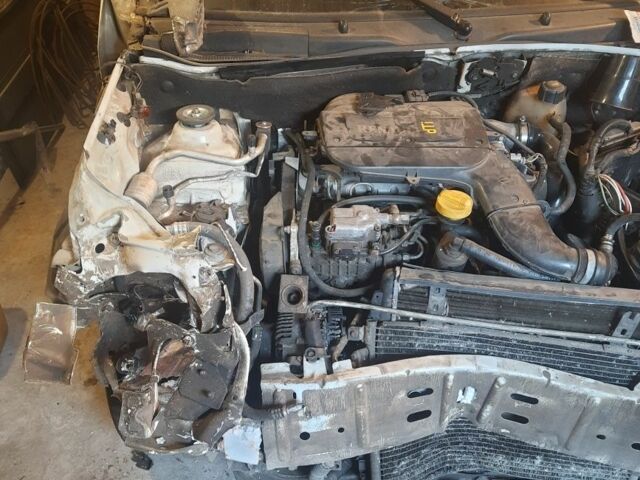 Белый Рено Кенгу Экспресс, объемом двигателя 0 л и пробегом 300 тыс. км за 1200 $, фото 2 на Automoto.ua